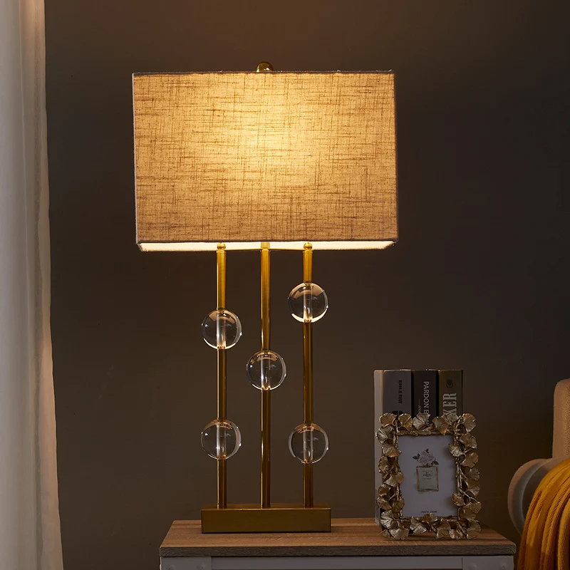 Ländliche rechteckige Nachtlicht-Tischlampe aus Stoff mit 1 Licht Beige für Schlafzimmer mit Kristalldeko Clearhalo