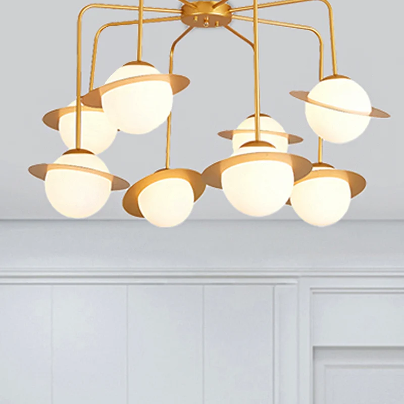 Metall-Radial-Kronleuchter, moderne 8-flammige Gold/Chrom-LED-Hänge-Deckenleuchte mit weißem Glaskugelschirm Clearhalo
