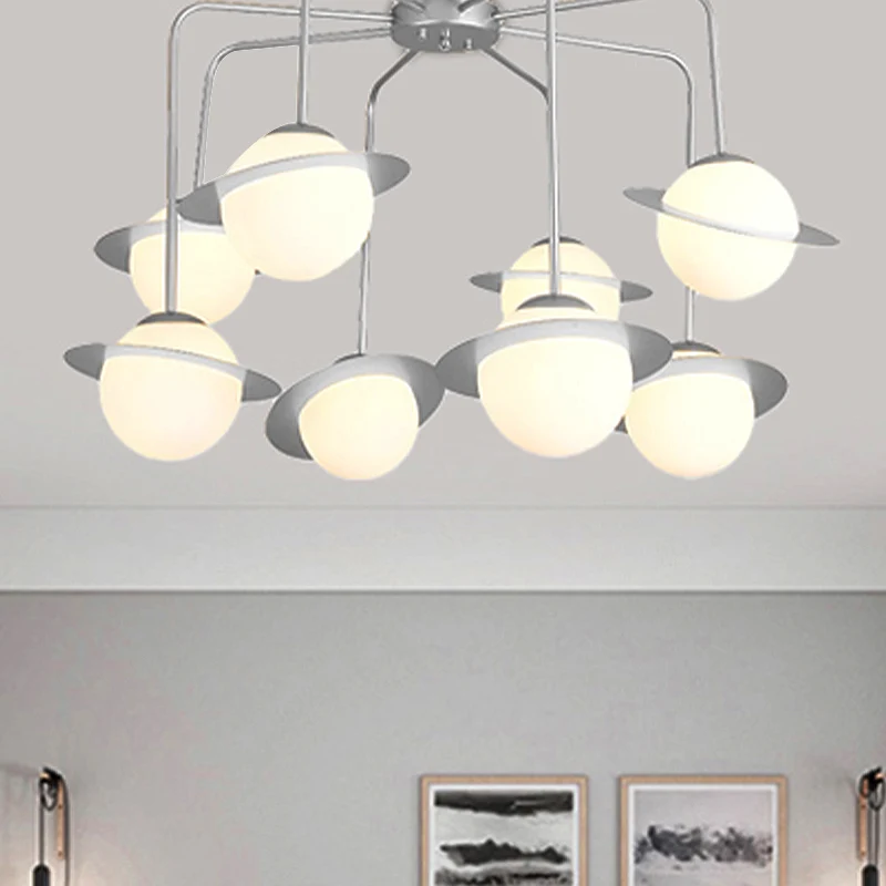 Metall-Radial-Kronleuchter, moderne 8-flammige Gold/Chrom-LED-Hänge-Deckenleuchte mit weißem Glaskugelschirm Clearhalo