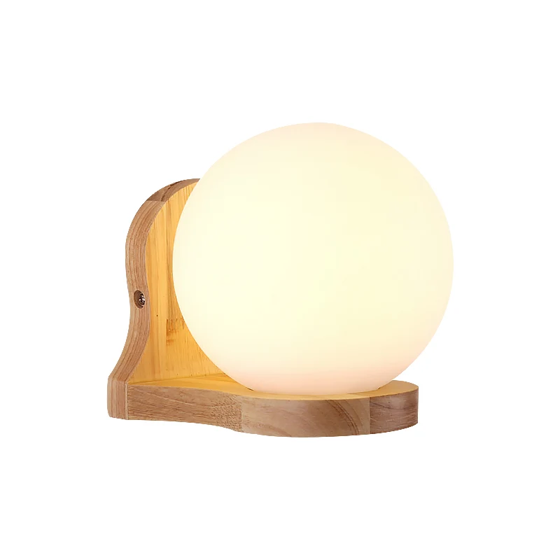 Moderne 1-flammige Wandleuchte aus Holz mit kugelförmiger Wandleuchte und Lampenschirm aus Milchglas Clearhalo