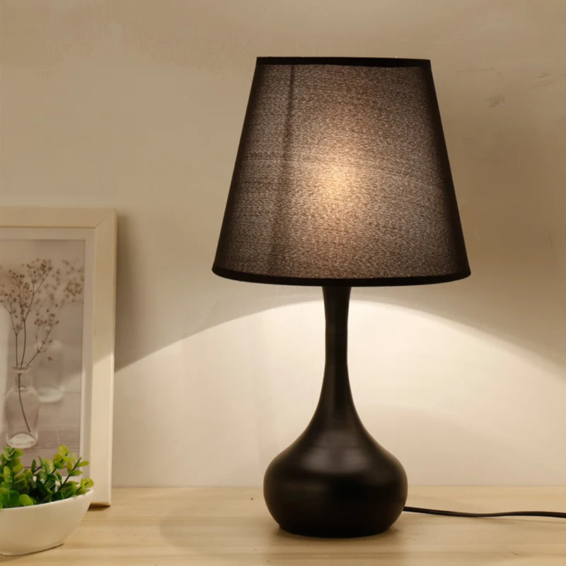 Nordic Empire Shade Nachtlampe Stoff 1-flammige Wohnzimmertischleuchte mit Zylinder-/Tropfensockel Schwarz/Weiß Clearhalo