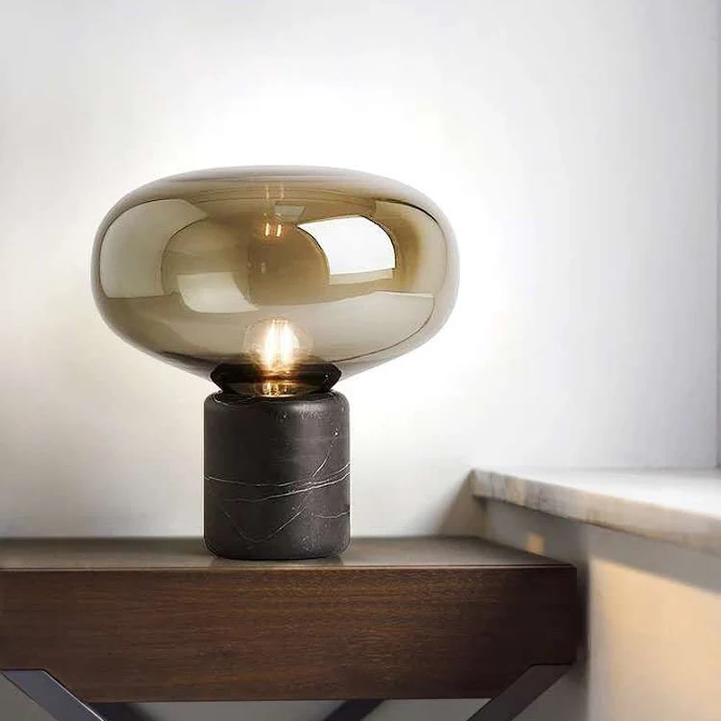 Postmoderne 1-Kopf-Nachttischlampe, schwarze elliptische Tischleuchte mit rauchgrauem Glasschirm Clearhalo