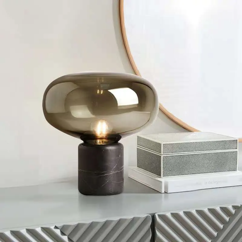 Postmoderne 1-Kopf-Nachttischlampe, schwarze elliptische Tischleuchte mit rauchgrauem Glasschirm Clearhalo
