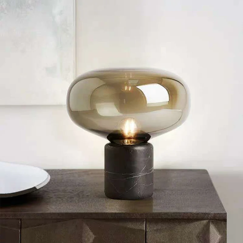 Postmoderne 1-Kopf-Nachttischlampe, schwarze elliptische Tischleuchte mit rauchgrauem Glasschirm Clearhalo