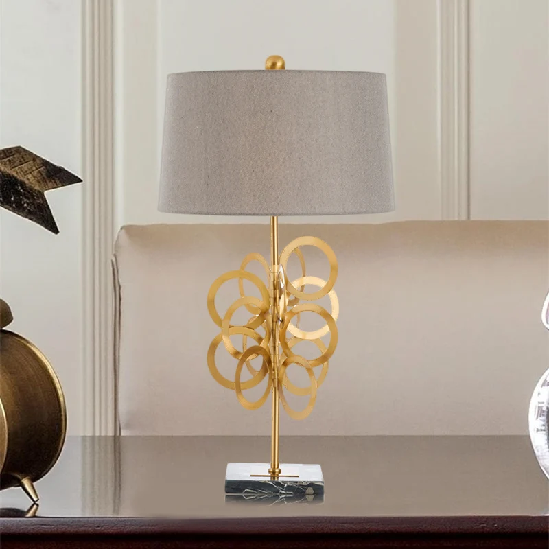 Postmoderne Fass-Nachttischlampe aus Metall, 1 Kopf, Schlafzimmer-Stoff-Nachttischbeleuchtung Grau Clearhalo