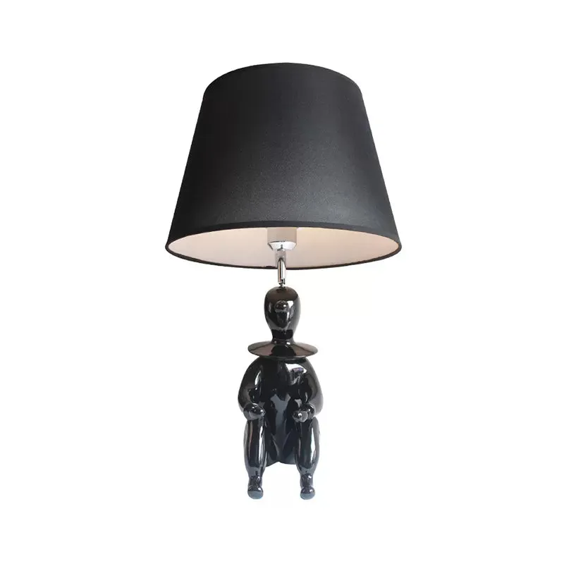 Schreibtischlampe „Sitting People“ aus Kunstharz mit konischem Schirm, 1 Glühbirne, moderne Schreibtischleuchte für die Kü...