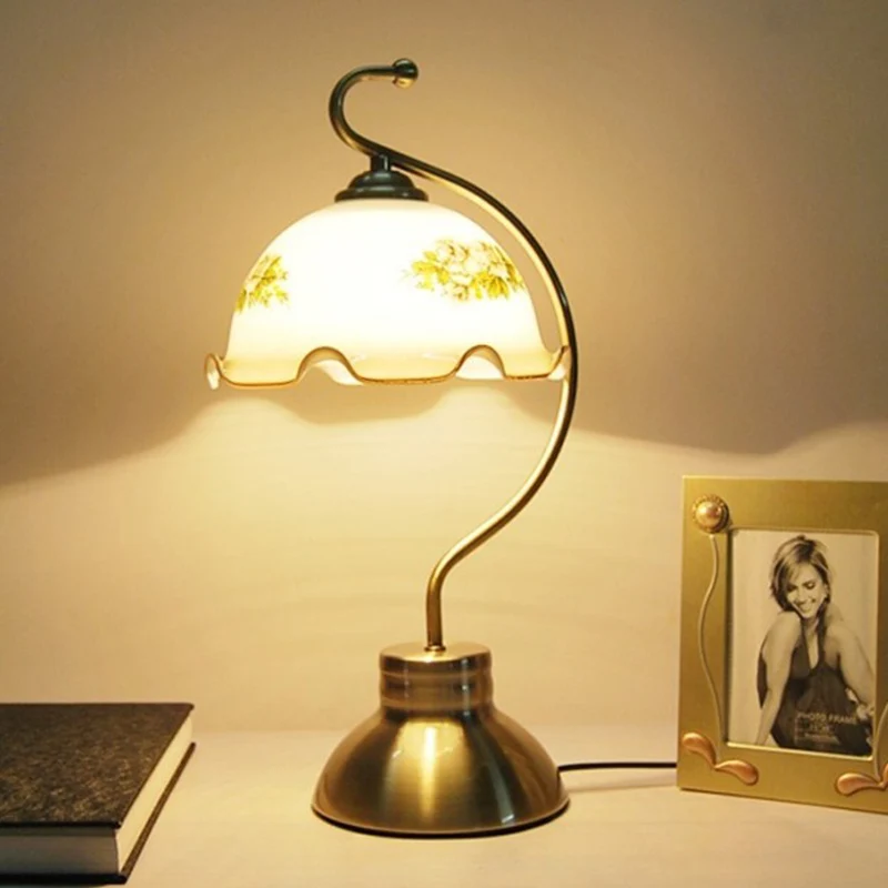 Schüsselartiges Nachtlicht mit 1 Kopf, traditionelle gebürstete Messing-Milchglas-Tischlampe für Arbeitszimmer Clearhalo