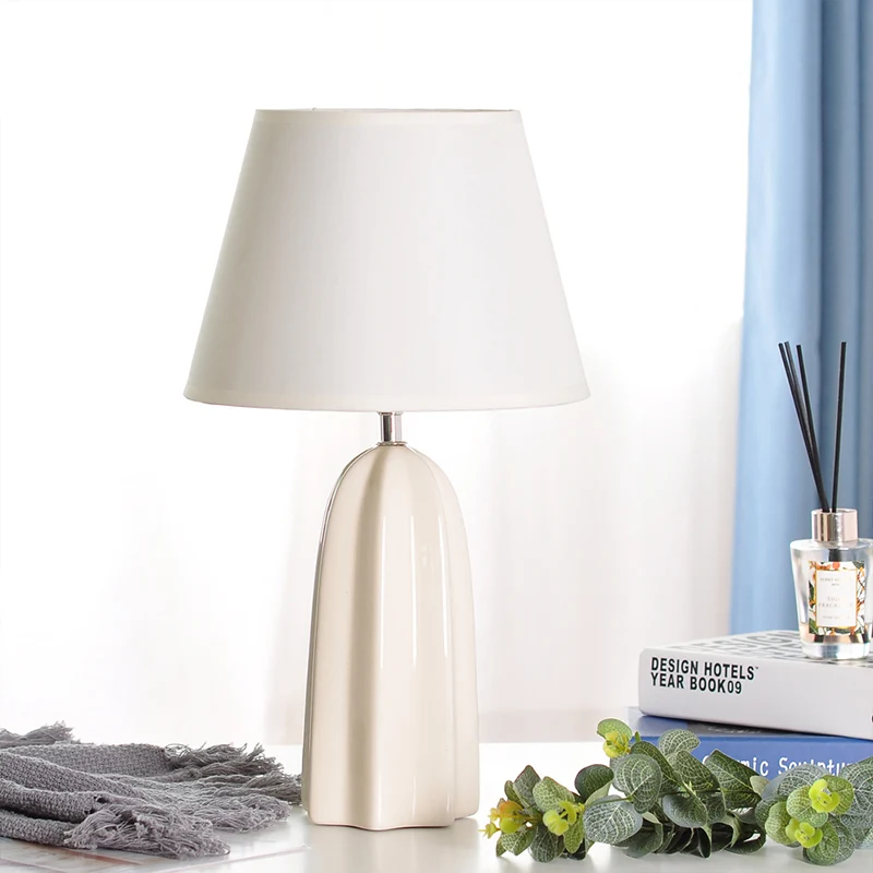 Stofffass-Tischleuchte Modernist 1 Glühbirne Weiß/Braun Nachtlampe mit Prisma-Keramiksockel Clearhalo