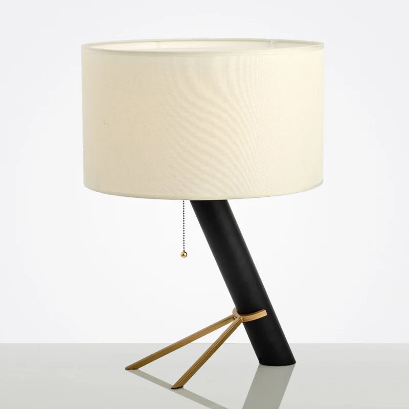 Traditionelle Trommel-Nachttischlampe mit 1 Licht, Stoff-Arbeitsbeleuchtung Weiß für Schlafzimmer Clearhalo