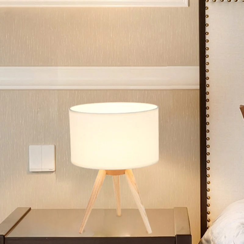 Trommelschirm-Stativ-Nachtlampe, Neuheit, minimalistische Stoff-Einzelzimmer-Tischleuchte aus Holz Clearhalo