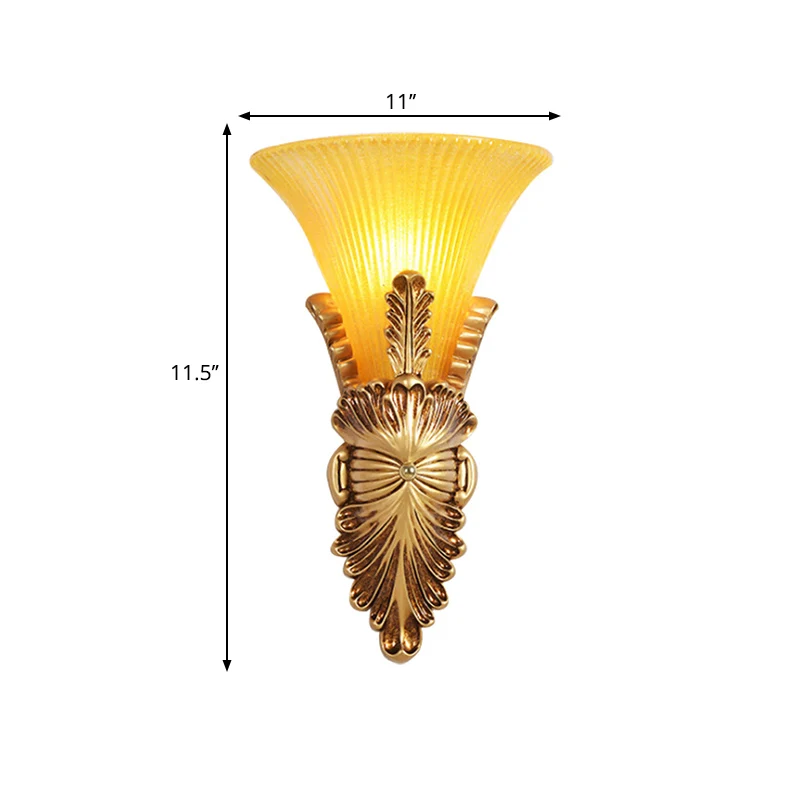 Wandleuchte mit 1 Kopf und Glockenschirm aus gelbem Glas und Schlafzimmer-Wandleuchte im Lodge-Stil aus Kunstharz Gold Cle...