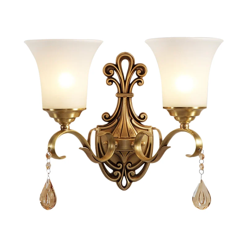 Weiße Glasglocken-Wandleuchte im Vintage-Stil, 1/2-Kopf-Schlafzimmer-Wandbeleuchtung mit Messing-Finish und klarem Kristal...