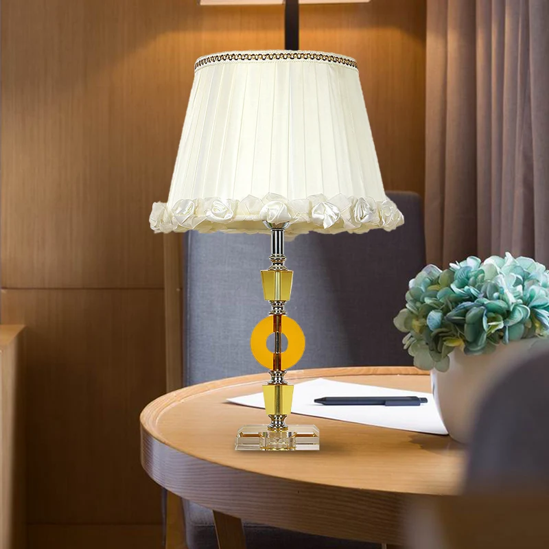 Weiße runde Tischleuchte Traditionalismus Kristall Einzellicht Wohnzimmer Nachtlampe Clearhalo