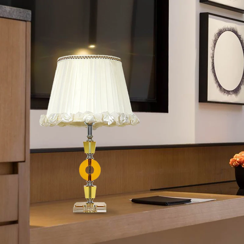 Weiße runde Tischleuchte Traditionalismus Kristall Einzellicht Wohnzimmer Nachtlampe Clearhalo