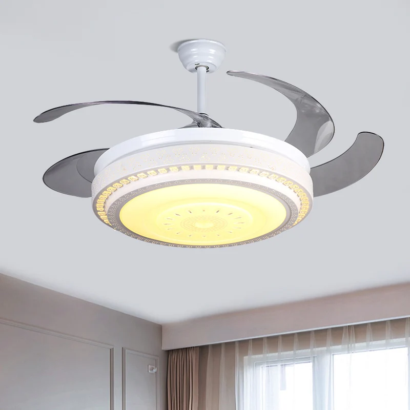 Weißer LED-Deckenventilator mit 4 Flügeln, moderne facettierte Kristalle, rund, halbbündig, 132 cm breit Clearhalo