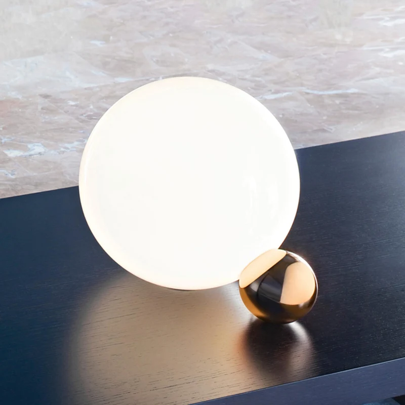 Zeitgenössische Global-Nachttischlampe aus weißem Glas, 1 Kopf, Wohnzimmer-Arbeitsbeleuchtung Clearhalo