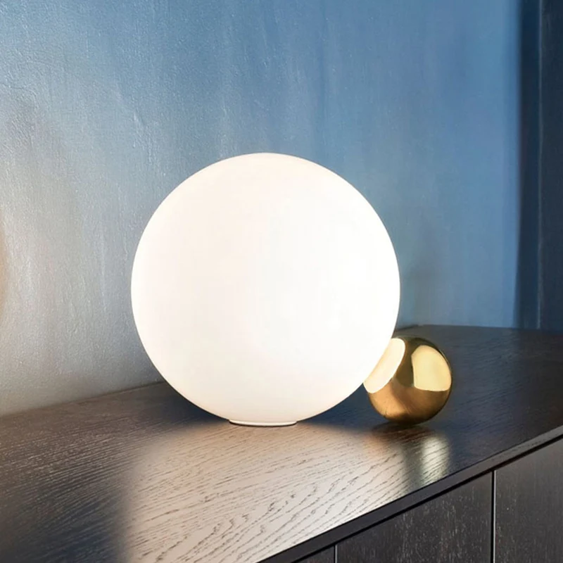 Zeitgenössische Global-Nachttischlampe aus weißem Glas, 1 Kopf, Wohnzimmer-Arbeitsbeleuchtung Clearhalo