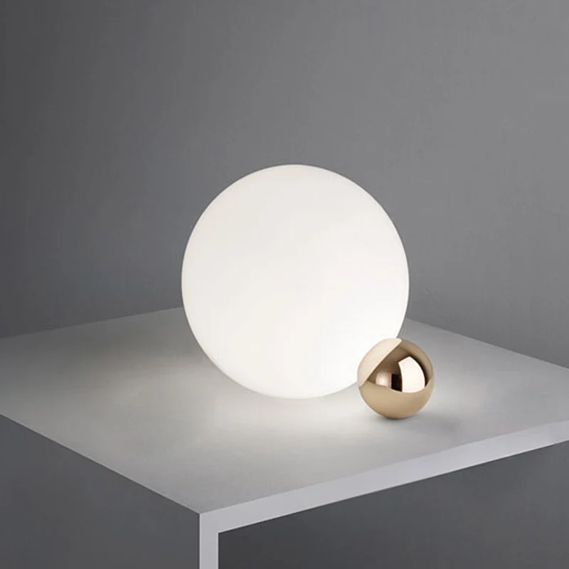 Zeitgenössische Global-Nachttischlampe aus weißem Glas, 1 Kopf, Wohnzimmer-Arbeitsbeleuchtung Clearhalo