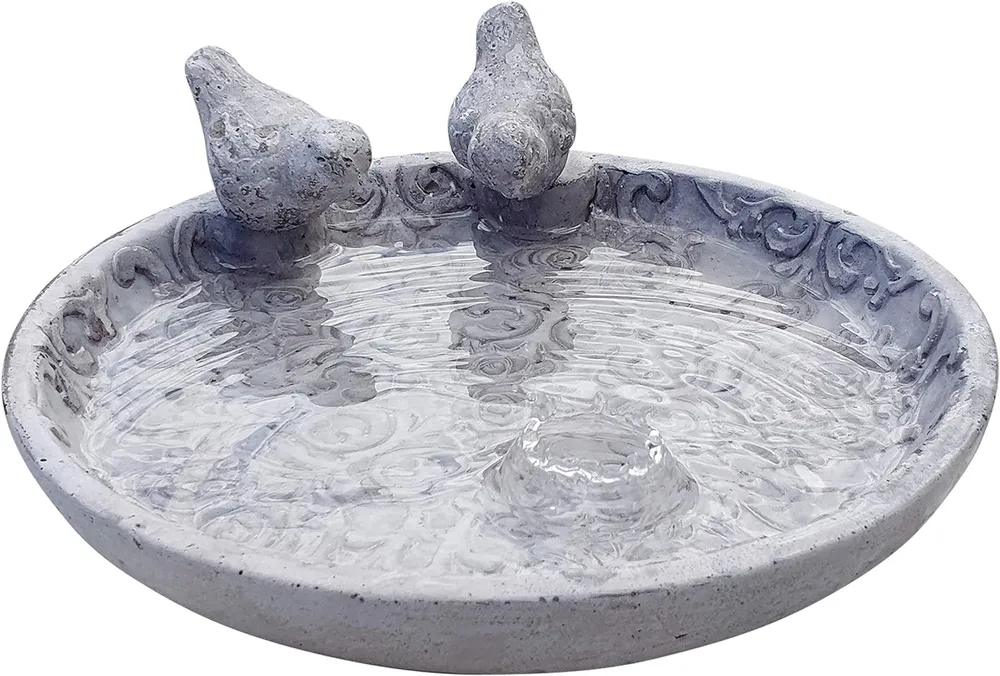 Dio Vogeltränke für den Garten, Vogelbad mit 2 Deko-Vögel für Wildvögel, Naturprodukt mit Rosenornamenten (Ø 30 cm)