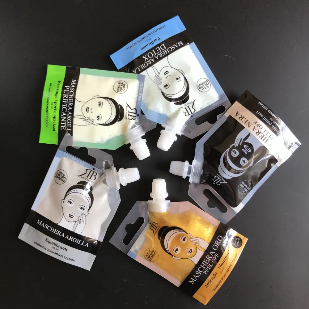 Schwarze Peel-off-Maske